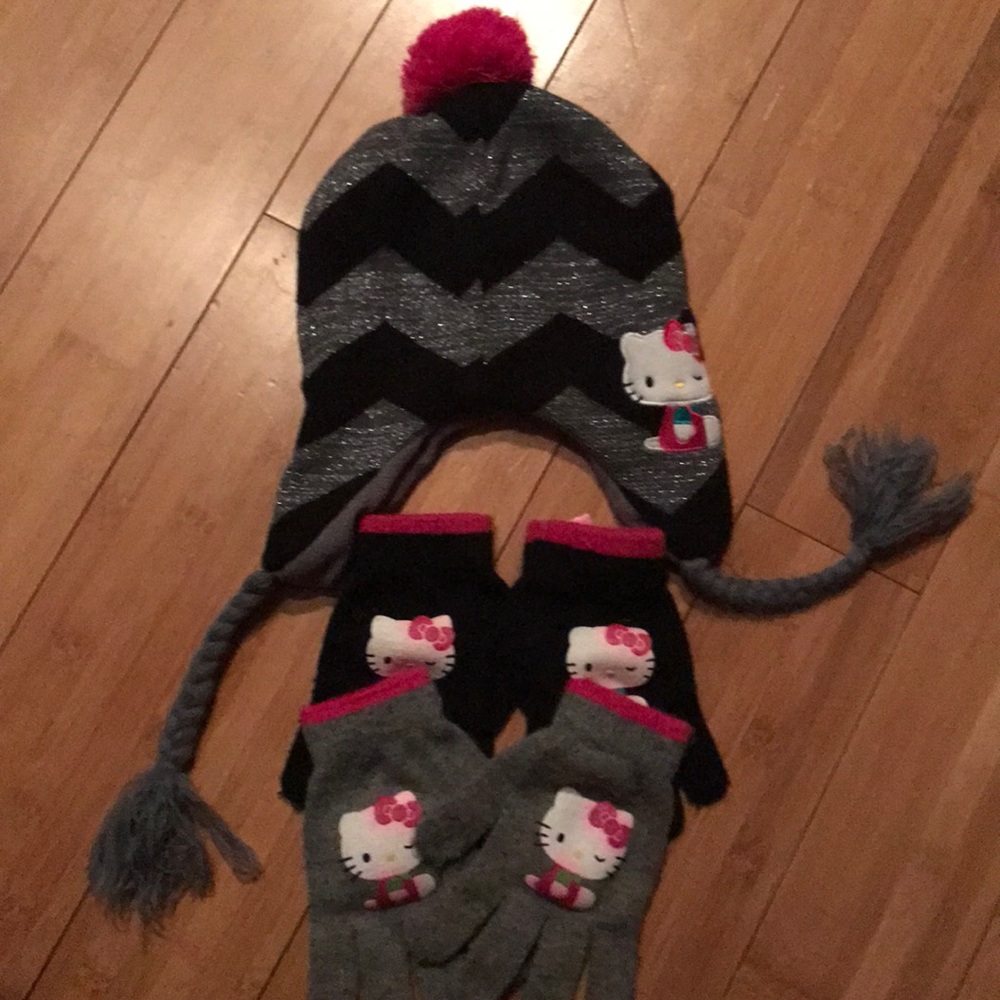 Hello Kitty winter hats - Picture 3 of 3